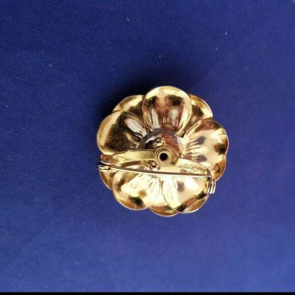 CORO VINTAGE WILD ROSE BROOCH/PIN WITH PEARL CENTER EUC - Picture 6 of 10